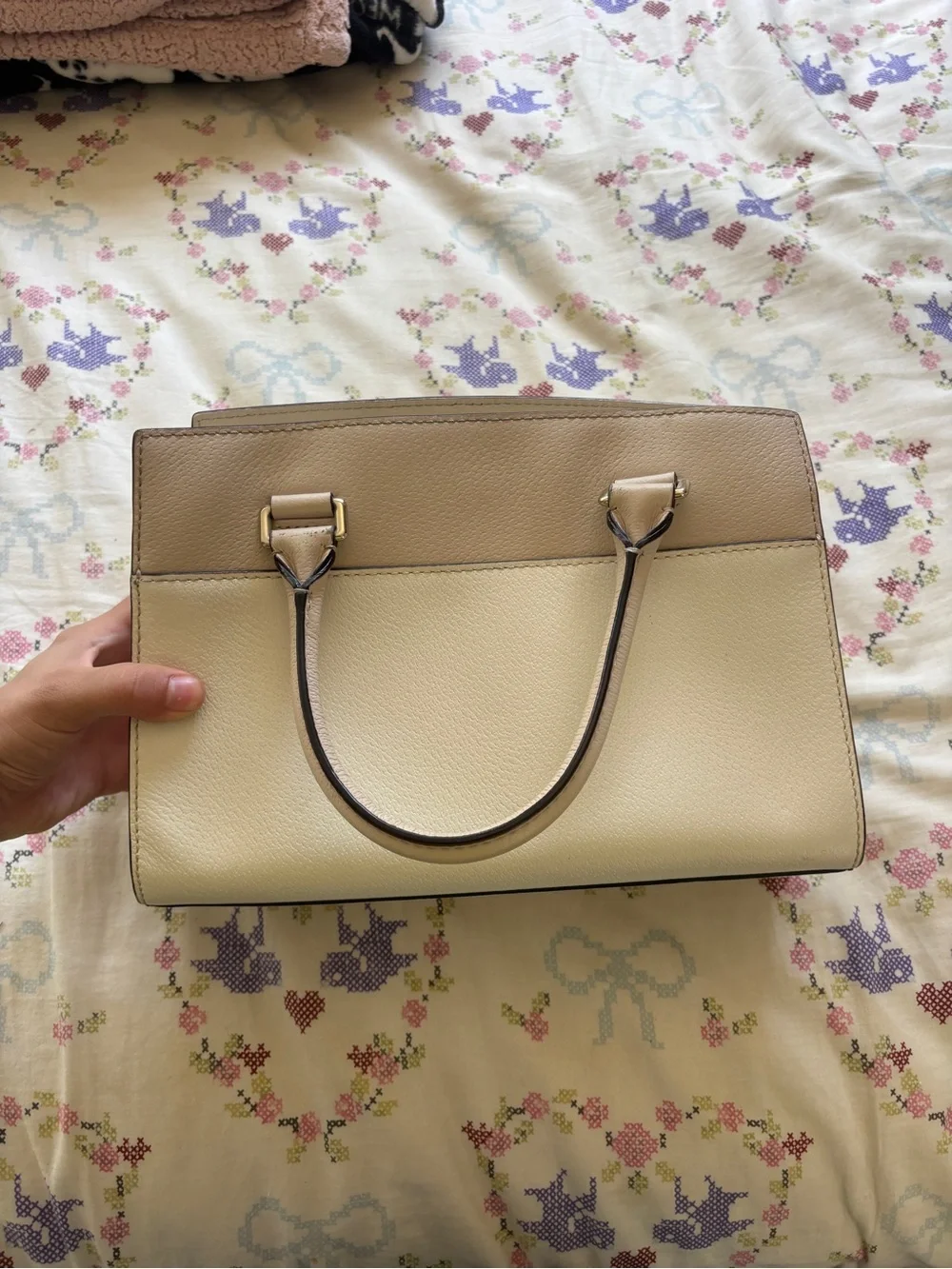 N/A elegant cream